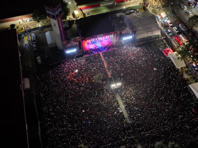 Sobrecupo y portazo en concierto de Caifanes en la Feria del Alfeñique