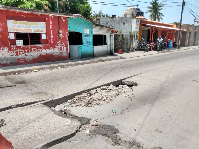 Socavón de camino viejo sin solución