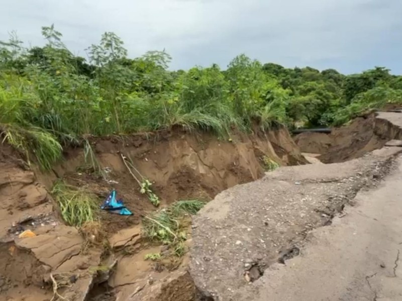 Socavón en Río Medio se extiende por fuerte lluvia