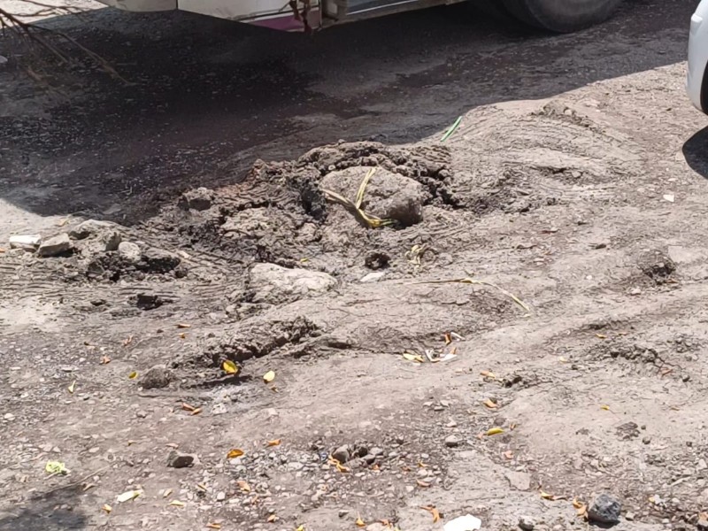 Socavón mal tapado puede ocasionar mayores afectaciones