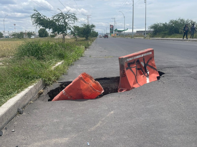 Socavón pone en riesgo a conductores en zona norponiente