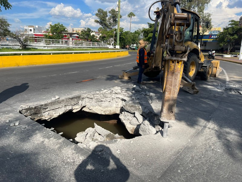 Socavón provoca cierre parcial en López Mateos y La Calma