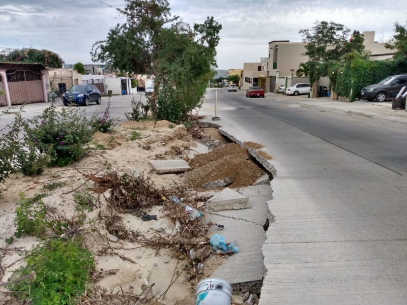 Socavon Provoca  molestia de vecinos