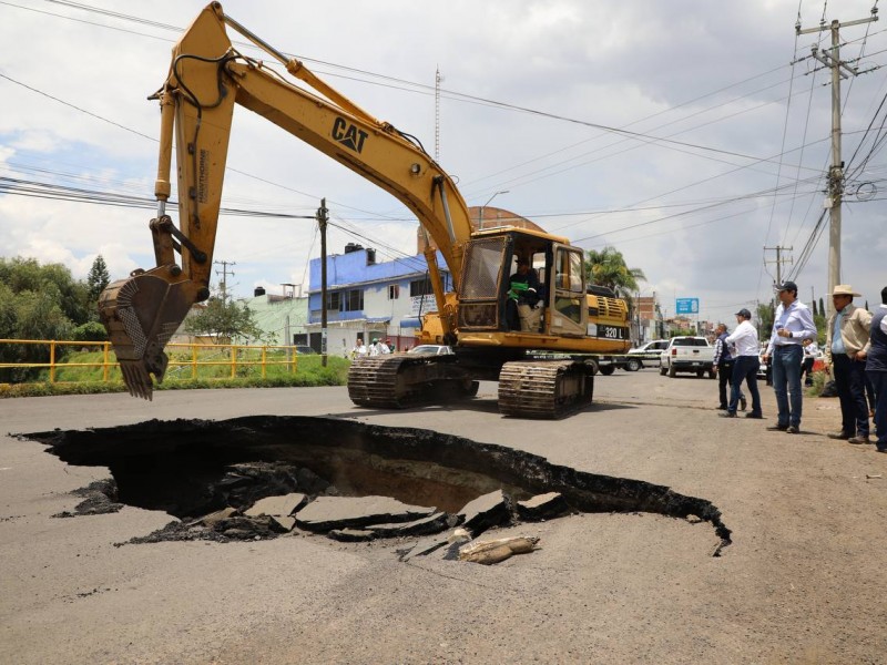 Socavón se forma por antigüedad del puente; no había indicios