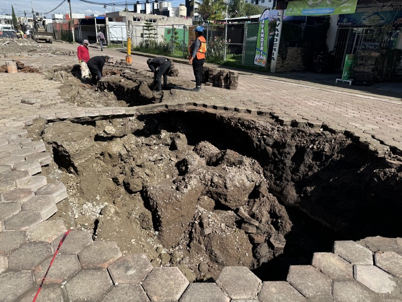 Socavón se genera en San Andrés Cholula