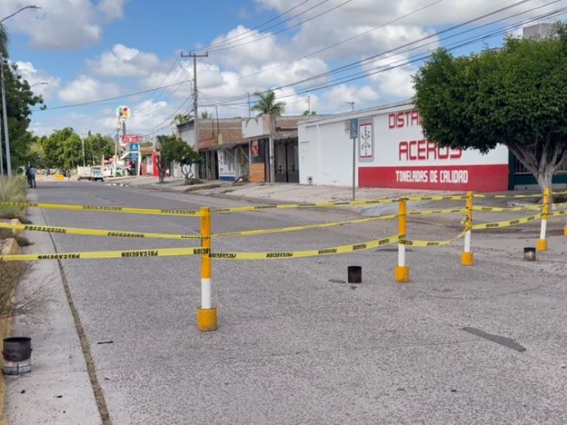 Socavones obligan a cierre en Centenario; estas son las rutas alternas