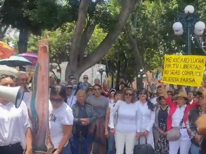 Sociedad civil se manifiesta en el zócalo contra las elecciones