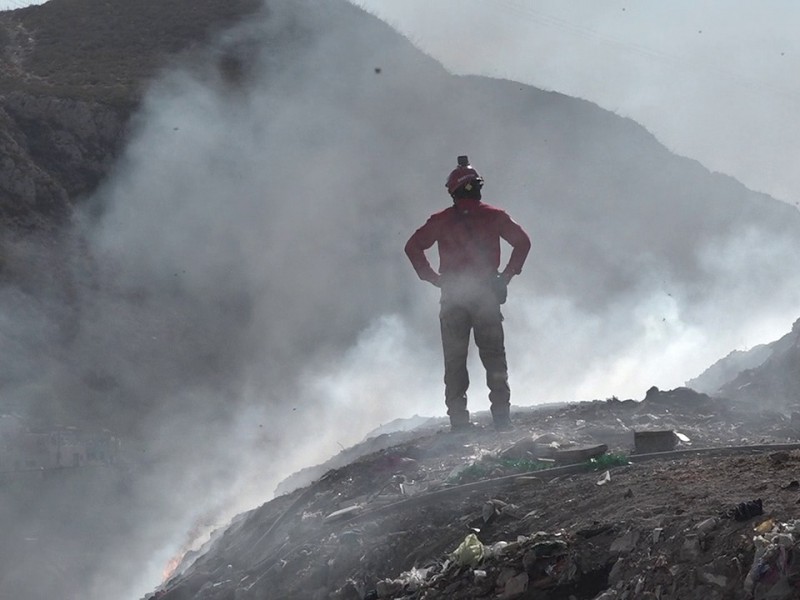 Sofocan fuerte incendio en lecho seco del Río Nazas