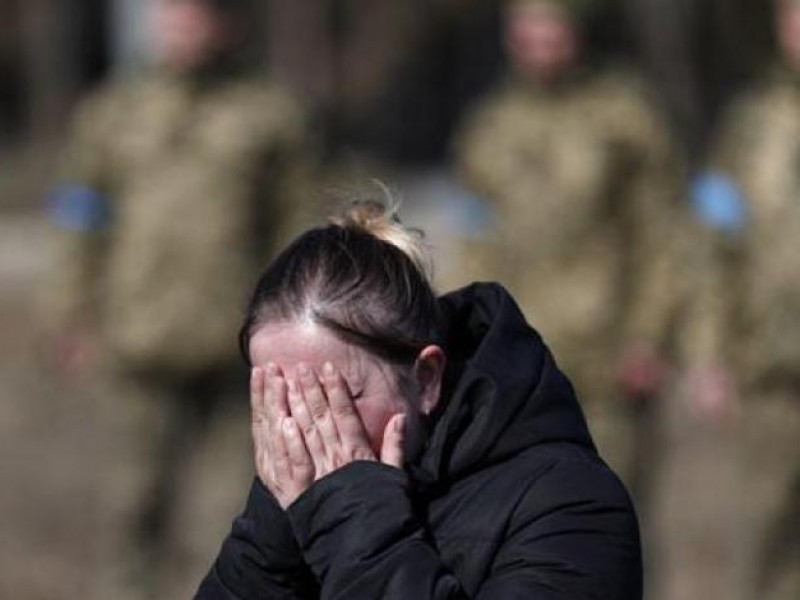 Soldados rusos violaron a 25 mujeres en un sótano: Ucrania