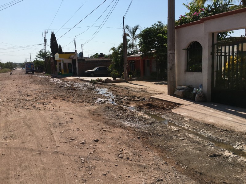 Solícitan a Japama atender derrames de agua en avenida principal