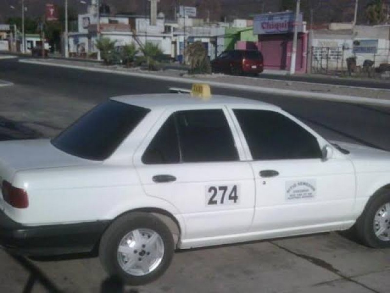 Solicitan a taxistas piratas portar identificaciones para evitar secuestros