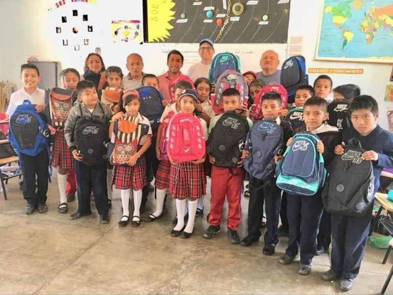 Solicitan artículos escolares para niños de Santiago Lachiguiri