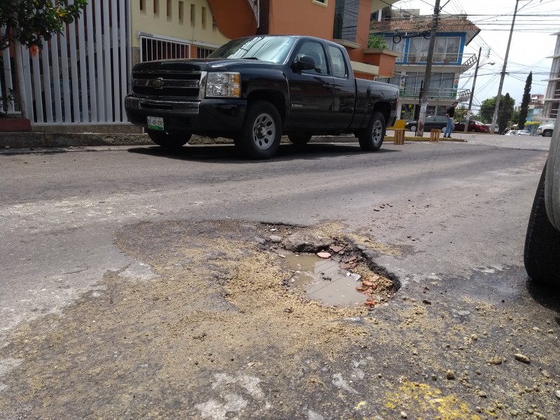 Solicitan atención a baches de Gonzalo Vázquez Vela