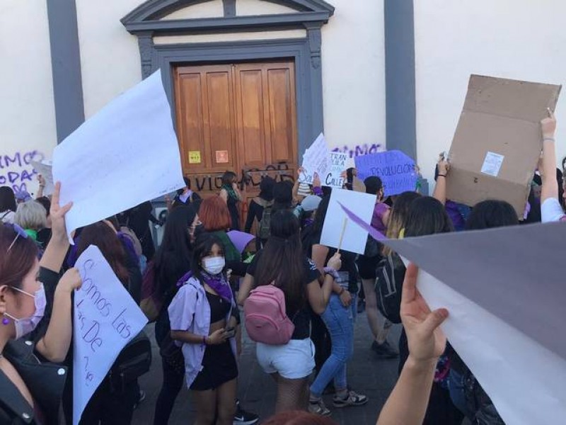 Solicitan colectivos feministas refugios para mujeres en municipios con AVG