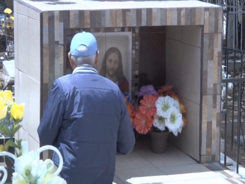 Solicitan no asistir a cementerios el día de las madres