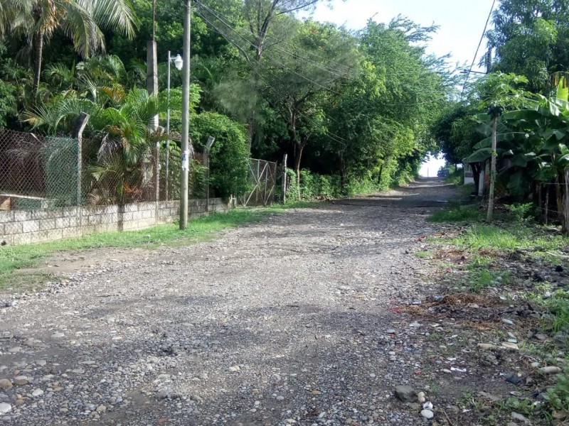 Solicitan pavimentado en calle Victoriano Ruiz