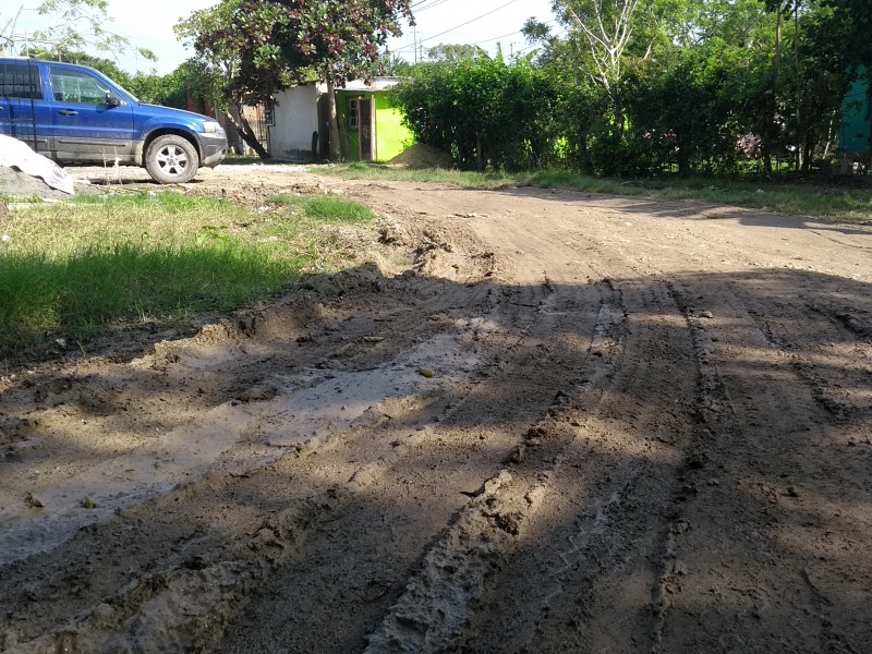 Solicitan rehabilitación de calle en Miguel Hidalgo