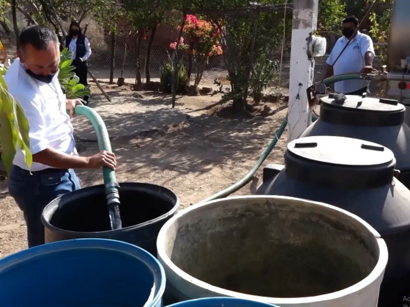 Solo agua en pipas para comunidades, la sequía continúa afectando