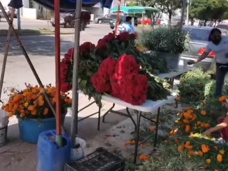 Solo hoy permiten venta de flores y coronas