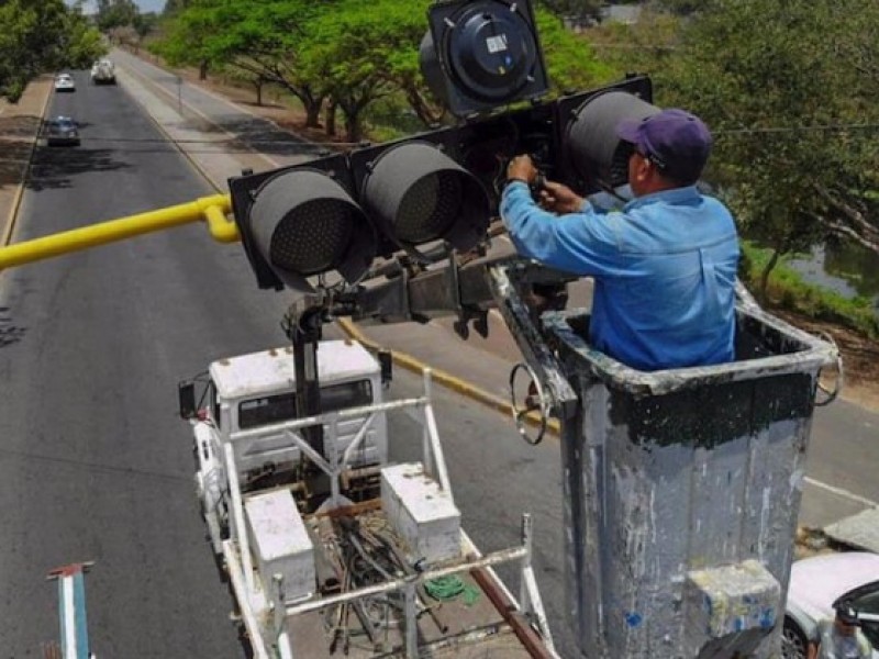 Solo quedan 4 semáforos por reparar en Tepic