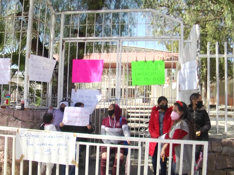 Solucionan falta de maestro en la escuela de Bellavista