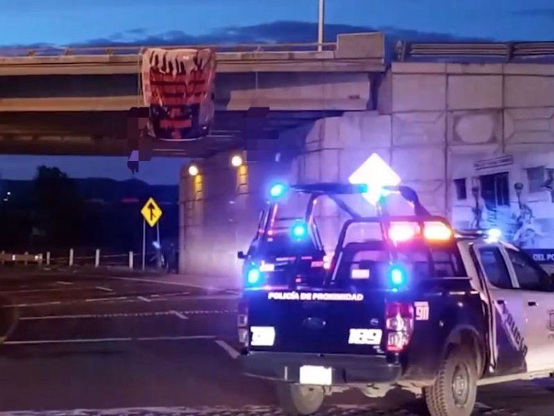 Sombrío inicio de semana, cuelgan dos cuerpos de puente vehicular