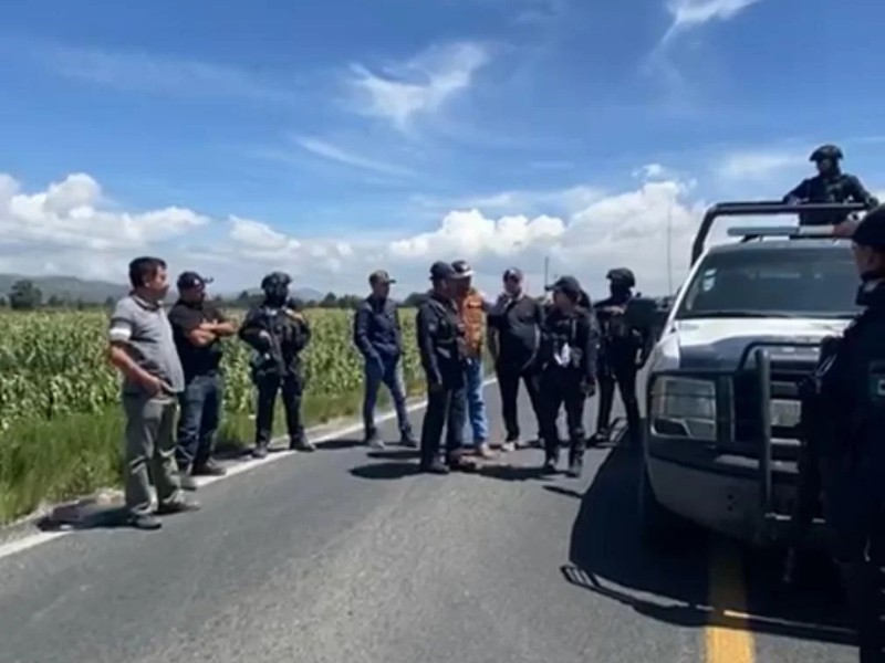 Someten a Gobierno Estatal con bloqueo de carretera