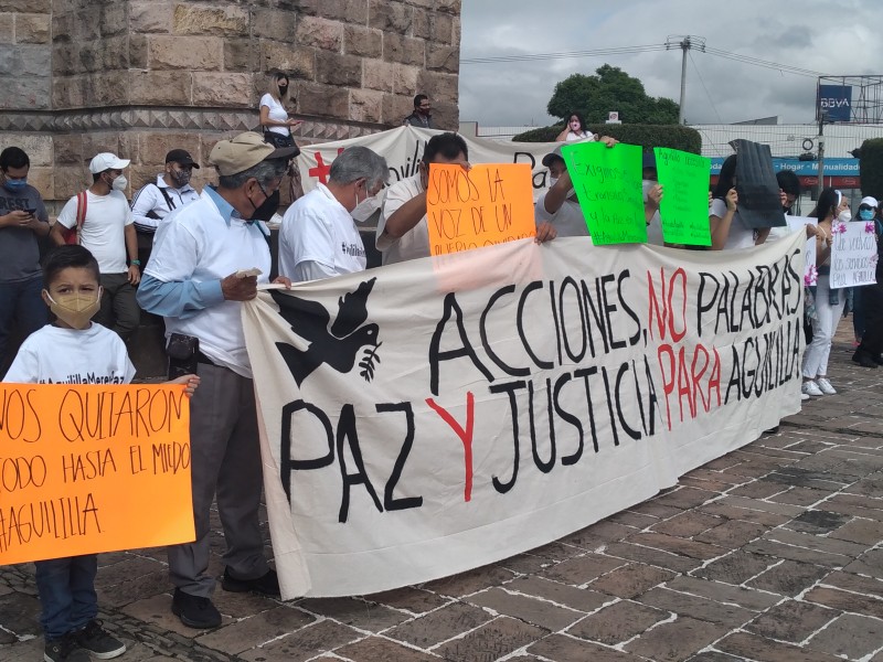 Somos un pueblo ovidado: ciudadanos marchan por paz en Aguililla