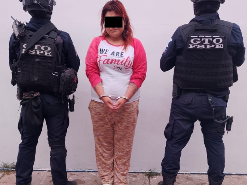 Son detenidos por portación de arma larga, droga y motocicletas