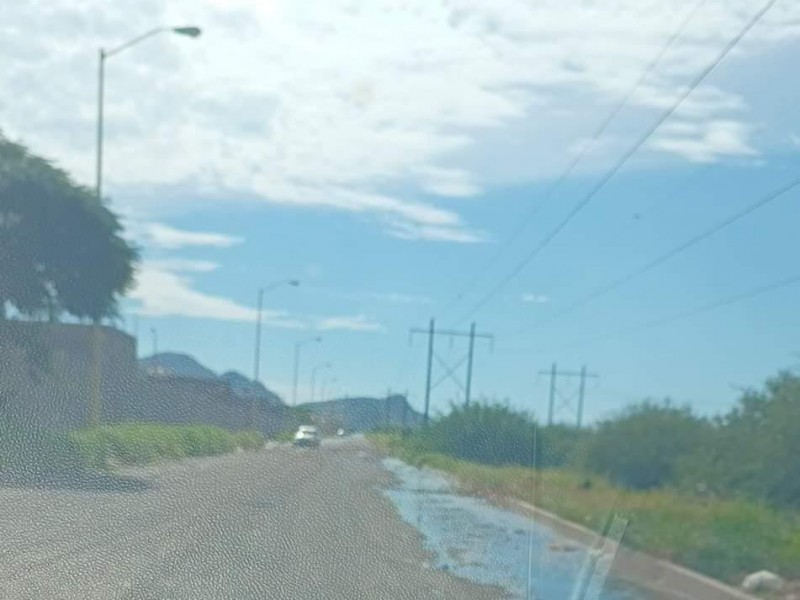 Son siete meses de fugas de drenaje en Guaymas Norte