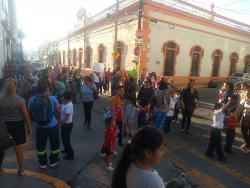 Son tomadas 18 escuelas en Nayarit