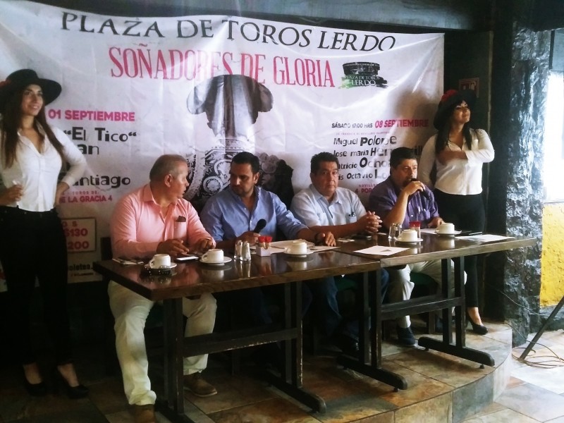 Soñadores de Gloria en la Plaza Lerdo