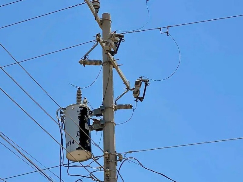 Sonora arde en medio de una nube de apagones