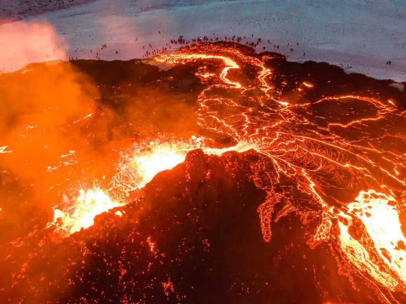 Sorprende erupción del volcán La Soufrière que sacude San Vicente