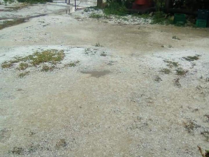 Sorprende granizada a pobladores de Oyameles en Tlatlaquitepec