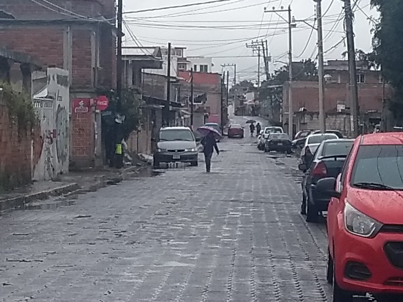 Sorprende intensa lluvia en Valle de Toluca