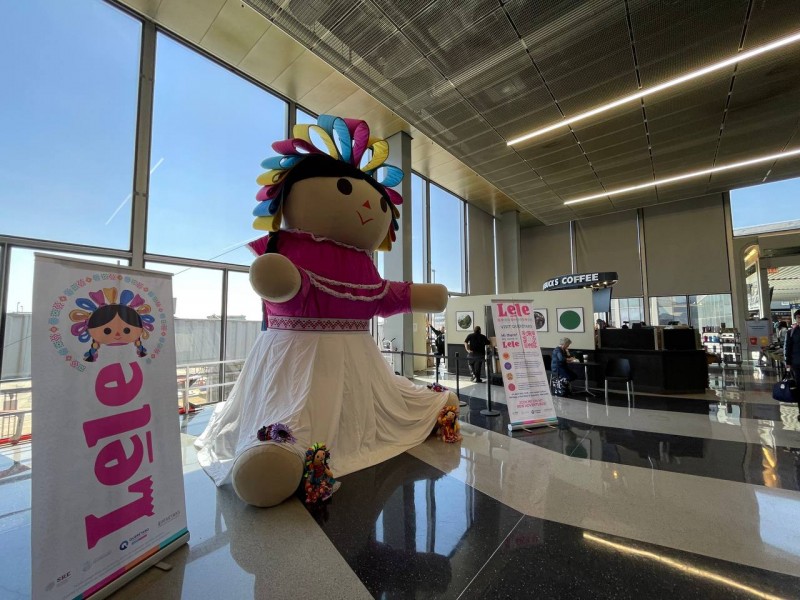 Sorprende Lelé a viajeros en el Aeropuerto de Chicago