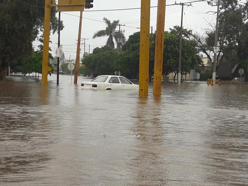 Sorprende lluvia a Huatabampo