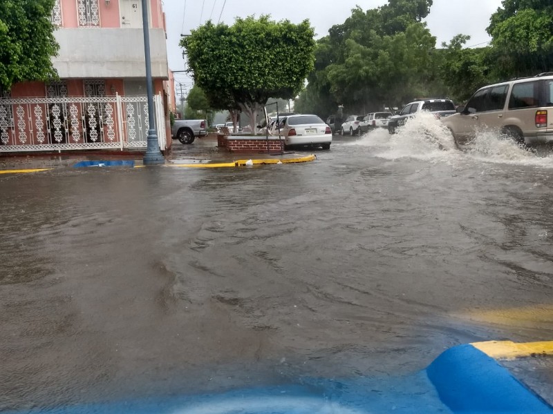 Sorprende Lluvia e inunda principales sectores de Guasave