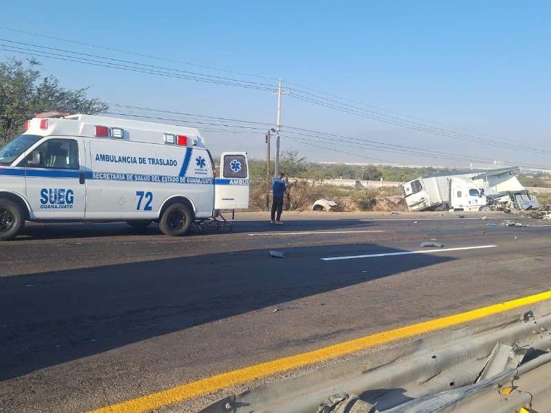 SSG brinda apoyo a personas lesionadas en accidente carretero en Silao