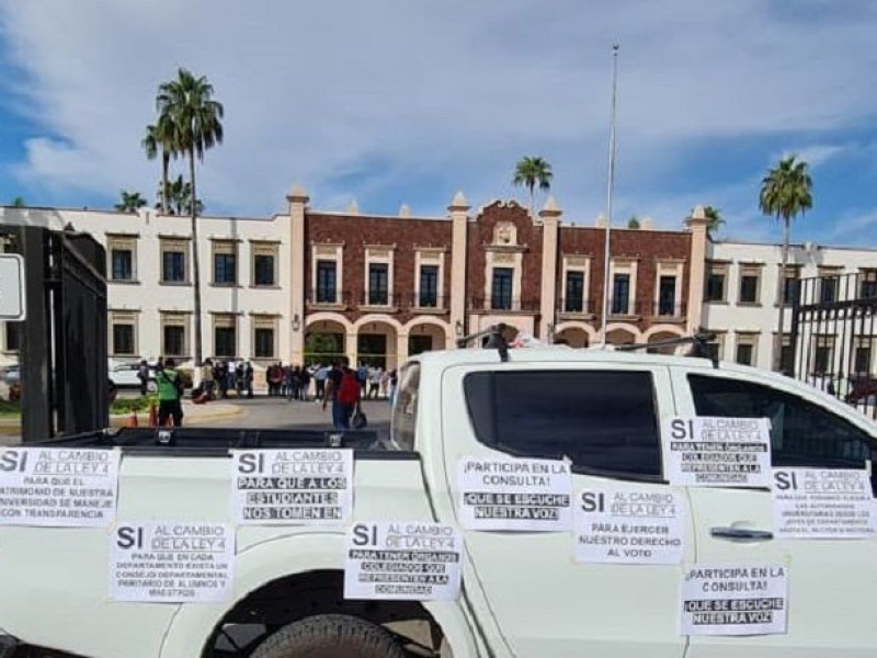 Staus realiza toma simbólica de rectoría de la Unison