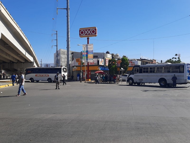 STEUABJO retoma movilizaciones en Oaxaca, bloquean Avenida Universidad