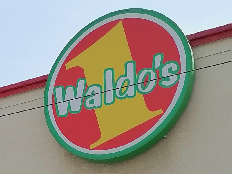 Subdirección de Protección Civil clausura dos tiendas Waldo´s en Torreón