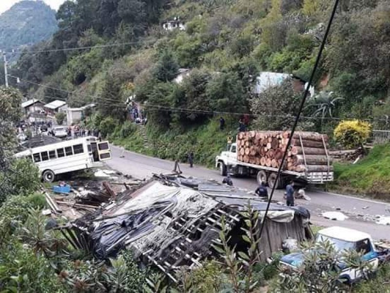 Sube 13 el número de muertos en Angangueo