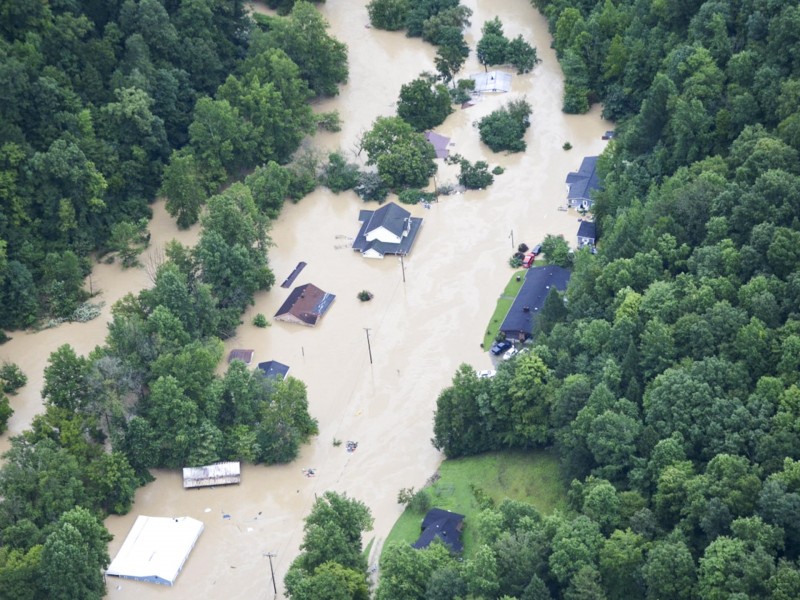 Sube a 26 la cifra de muertos en Kentucky