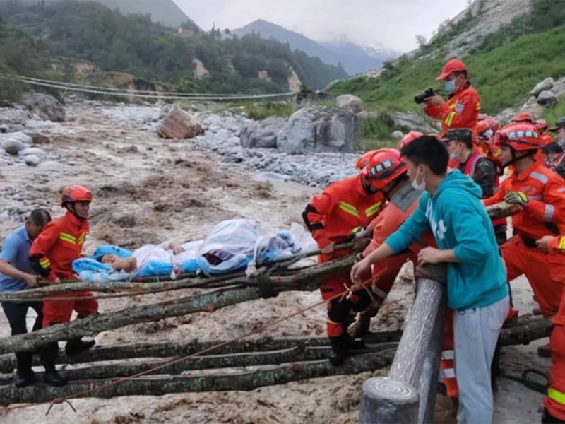 Sube a 74 cifra de muertos por terremoto en China