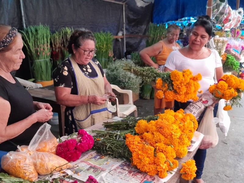 Sube flor de cempasúchil, es costoso por condición de carretera