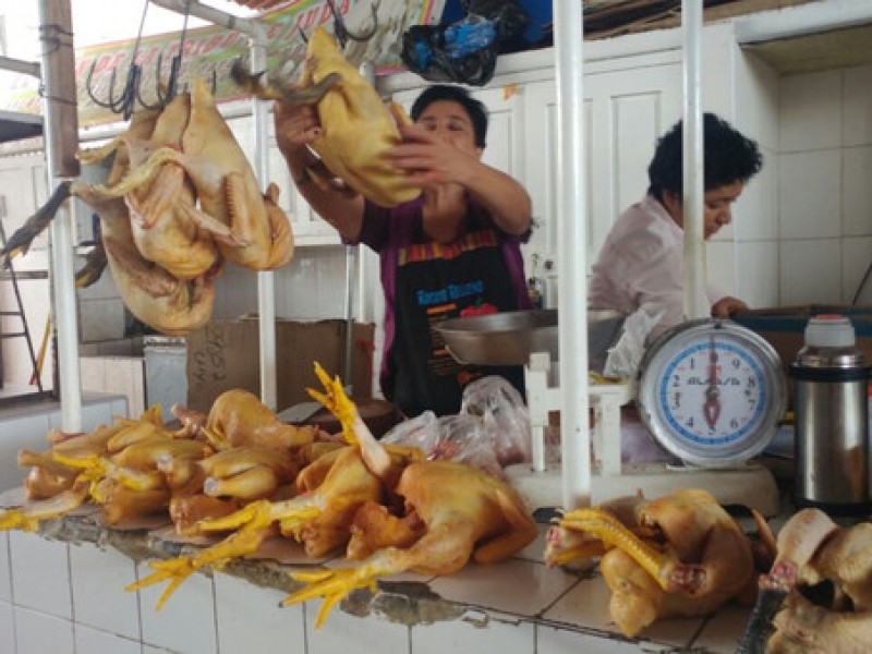 Sube precio del pollo en mercados