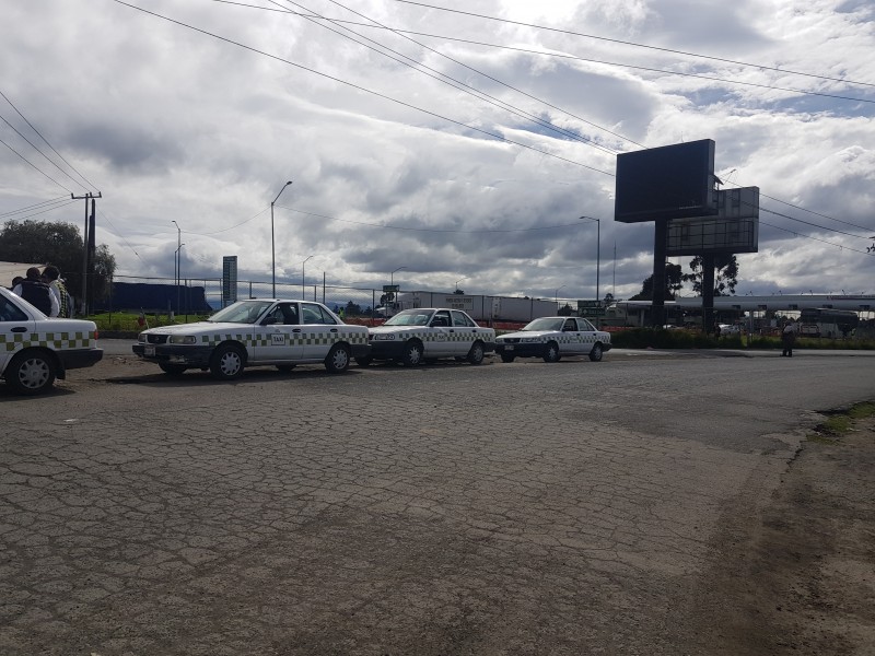 Suben costo del pasaje taxistas de A. Juárez