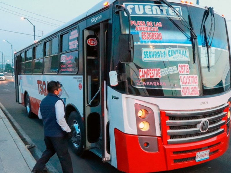 Suburbanos no podrán circular en carril confinado